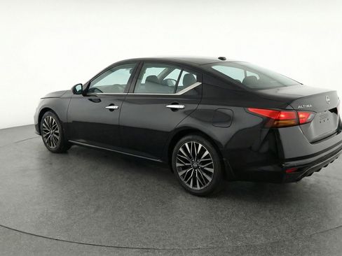 Used 2025 Nissan Altima 2.5 SV FWD image 6