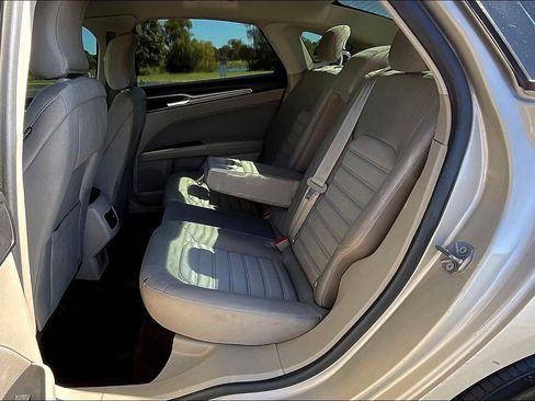 Used 2019 Ford Fusion SE image 20