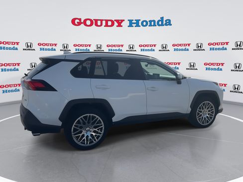 Used 2020 Toyota RAV4 XLE image 9