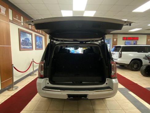 Used 2019 GMC Yukon Denali w/ Denali Ultimate Package AWD/4WD image 10