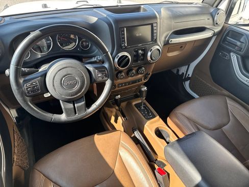 Used 2017 Jeep Wrangler Unlimited Sahara w/ Connectivity Group AWD/4WD image 17