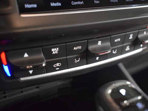 Certified 2022 Maserati Levante Modena image 33