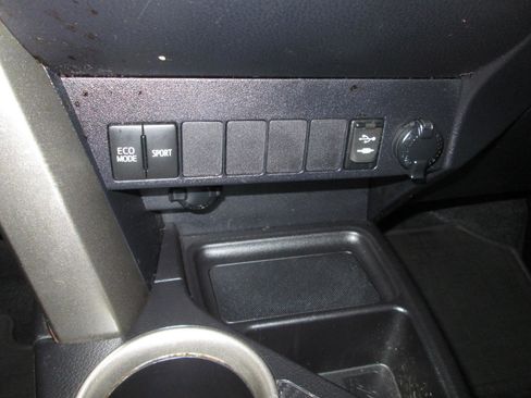 Used 2014 Toyota RAV4 XLE AWD/4WD image 14
