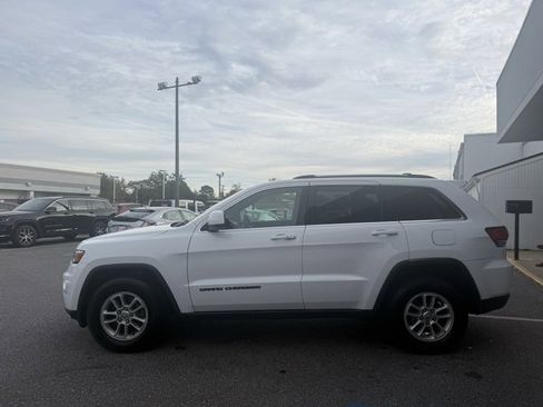 Used 2020 Jeep Grand Cherokee Laredo image 28