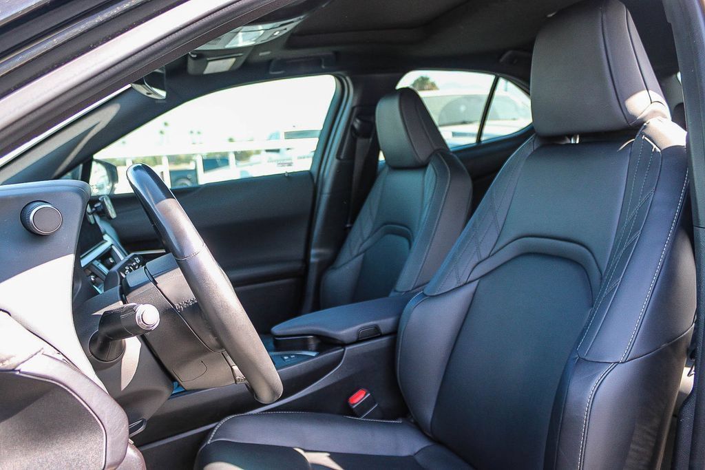 Used 2023 Lexus UX 250h FWD w/ Accessory Package (Z2) image 18