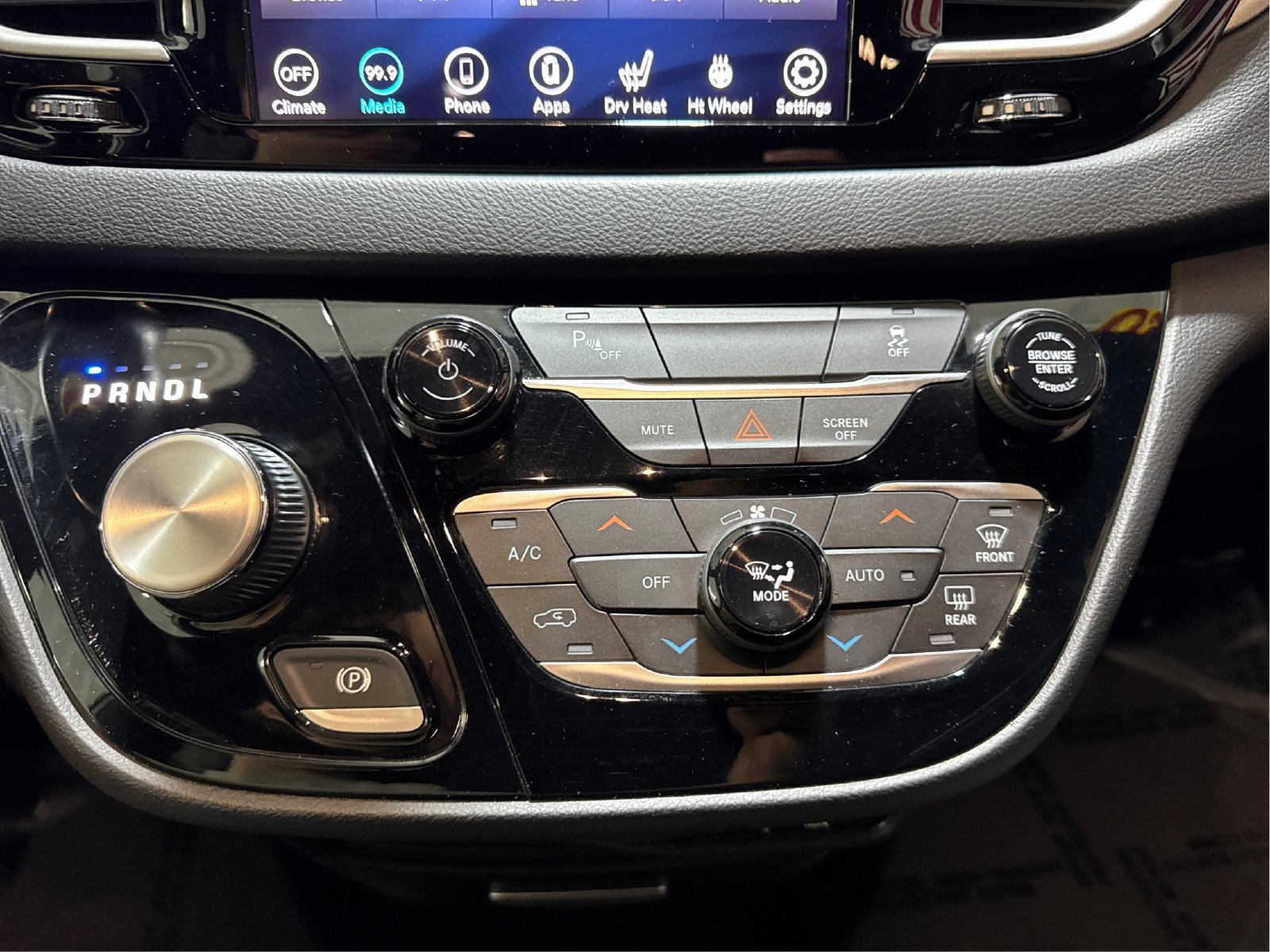 Used 2020 Chrysler Pacifica Touring w/ S Appearance Package FWD image 27