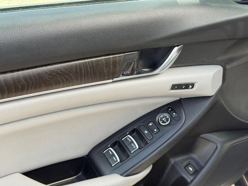 Used 2019 Honda Accord EX-L image 18
