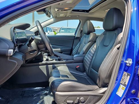 Used 2025 Hyundai Elantra Limited FWD image 12