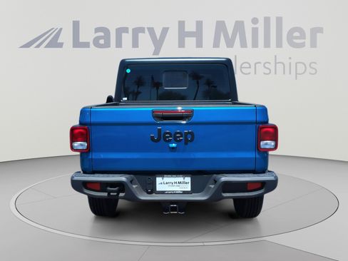 New 2026 Jeep Gladiator Sport AWD/4WD image 4