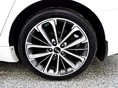 Used 2017 Kia Cadenza Technology image 24