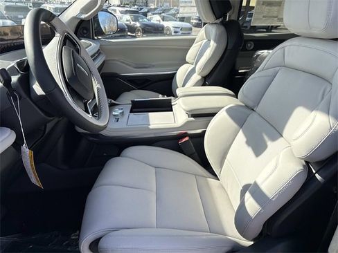 New 2025 Lincoln Navigator Reserve image 23
