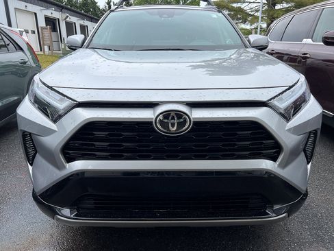 Used 2025 Toyota RAV4 SE AWD/4WD image 9