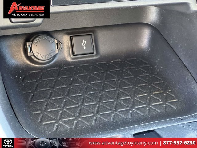 Certified 2022 Toyota RAV4 LE AWD/4WD image 33