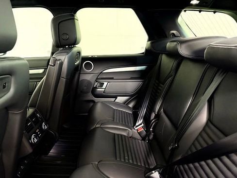 Used 2025 Land Rover Discovery Dynamic SE image 28