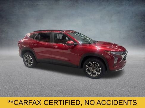 Used 2025 Chevrolet Trax LT w/ LT Convenience Package image 4