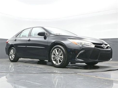 Used 2015 Toyota Camry SE image 27