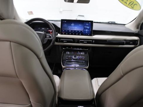 Used 2022 Lincoln Nautilus Reserve AWD/4WD image 32