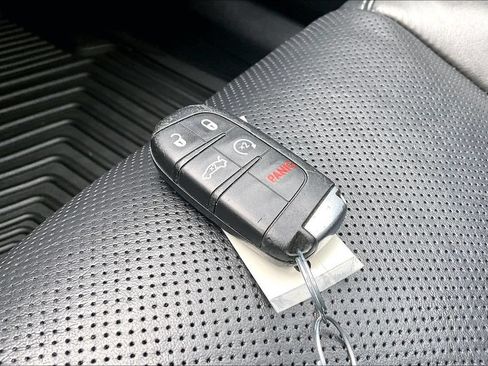 Used 2021 Dodge Charger SXT w/ Leather Interior Group RWD image 11