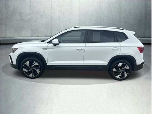 Used 2023 Volkswagen Taos SE w/ Panoramic Sunroof Package AWD/4WD image 2