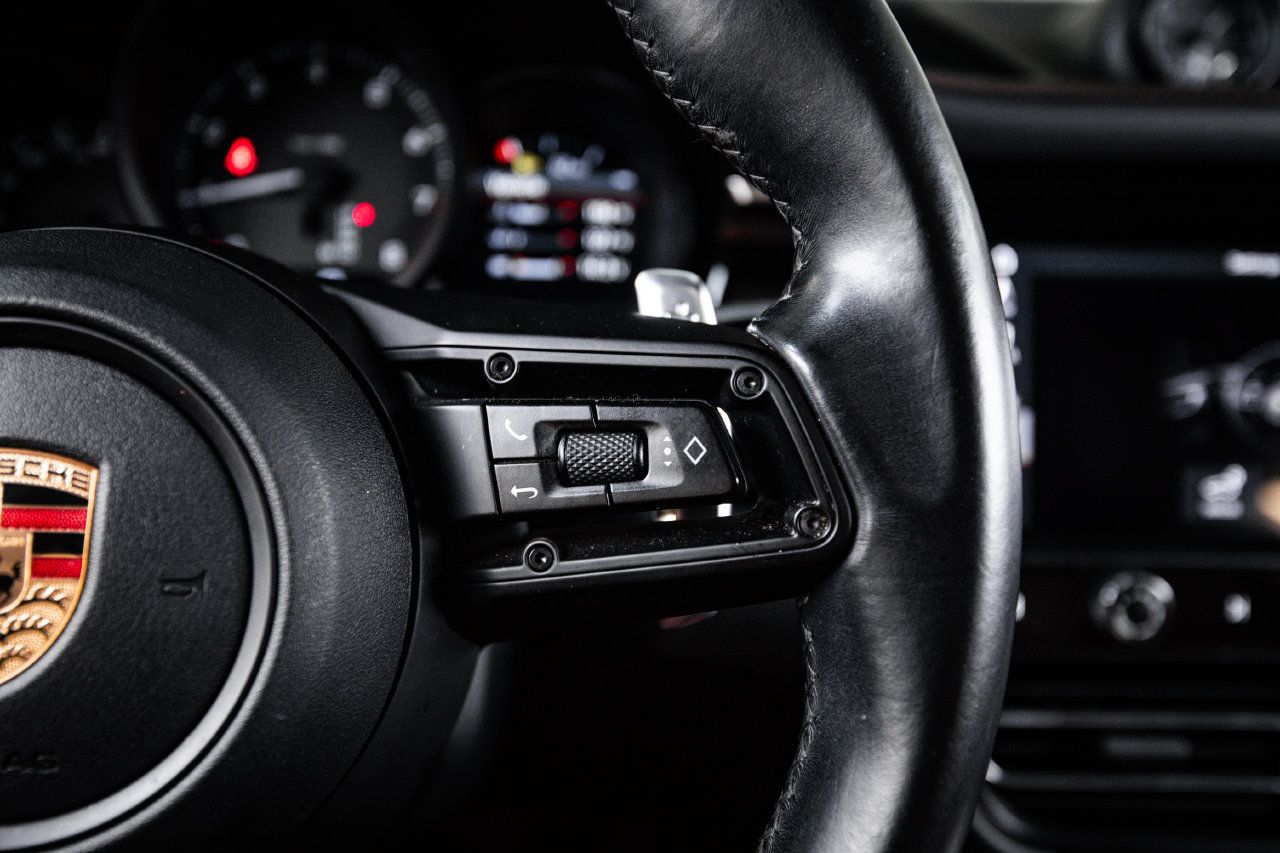 Certified 2023 Porsche Macan AWD/4WD image 16
