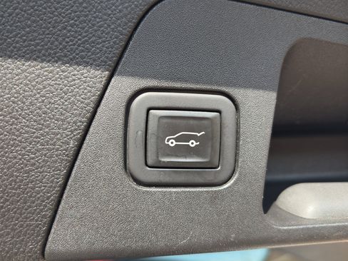 Used 2020 Buick Envision Essence w/ LPO, Cargo Package FWD image 7