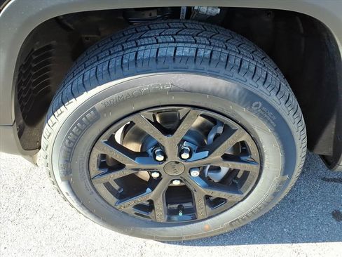 New 2026 Jeep Grand Cherokee Altitude image 10