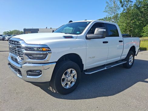 Used 2026 RAM 2500 Big Horn AWD/4WD image 3
