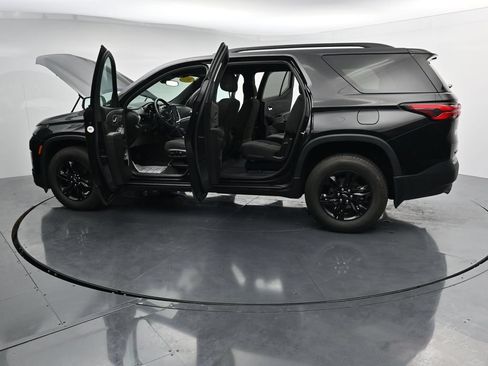 Used 2023 Chevrolet Traverse LT FWD image 42
