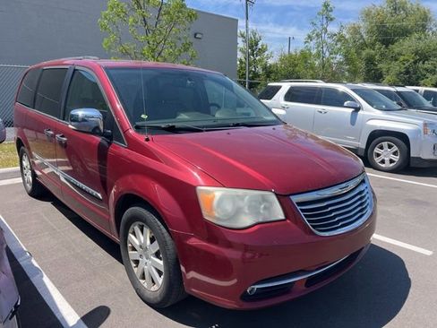 Used 2012 Chrysler Town & Country Touring-L w/ Entertainment Group #2 FWD image 3