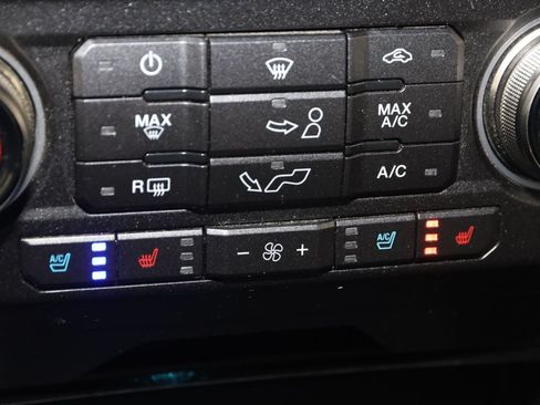Used 2017 Ford F150 Raptor w/ Equipment Group 802A Luxury AWD/4WD image 8