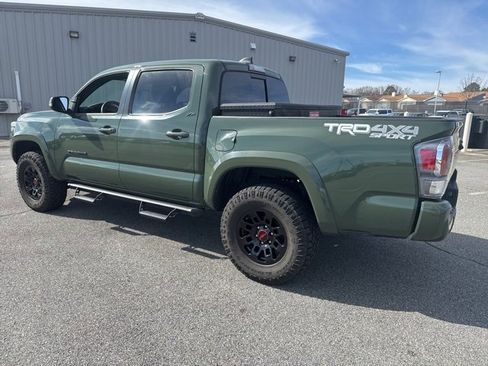 Used 2021 Toyota Tacoma TRD Sport w/ Technology Package image 4