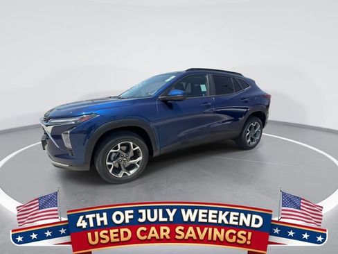 Used 2024 Chevrolet Trax LT w/ Driver Confidence Package FWD image 4