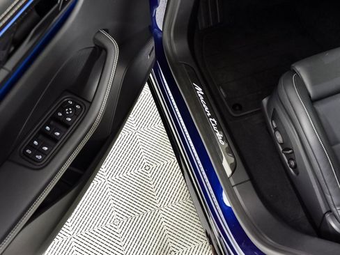 Certified 2025 Porsche Macan Turbo Electric image 8