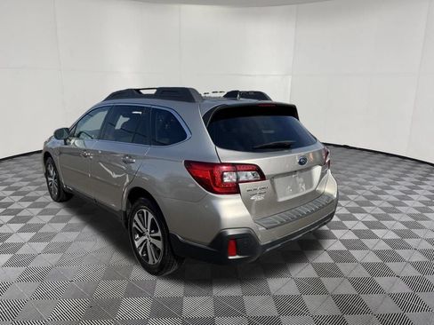 Used 2018 Subaru Outback 3.6R Limited AWD/4WD image 6