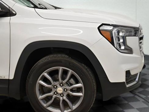 Used 2024 GMC Terrain SLT image 13