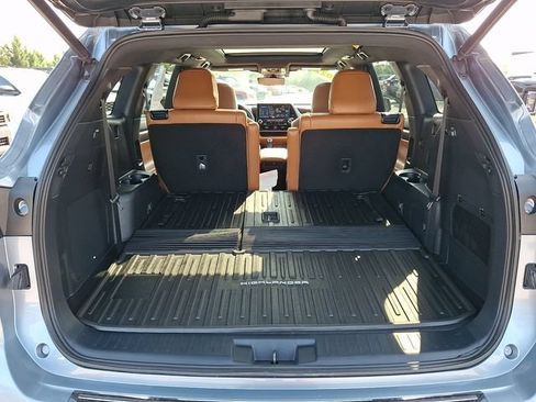 Used 2022 Toyota Highlander Platinum AWD/4WD image 30