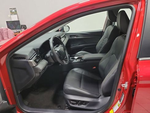 Used 2025 Toyota Camry XLE image 28