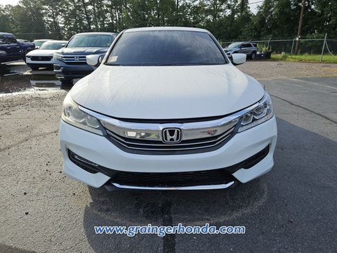 Used 2017 Honda Accord Sport image 3