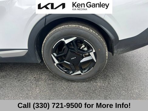 Certified 2026 Kia Sportage EX w/ EX Panorama Roof Package FWD image 22