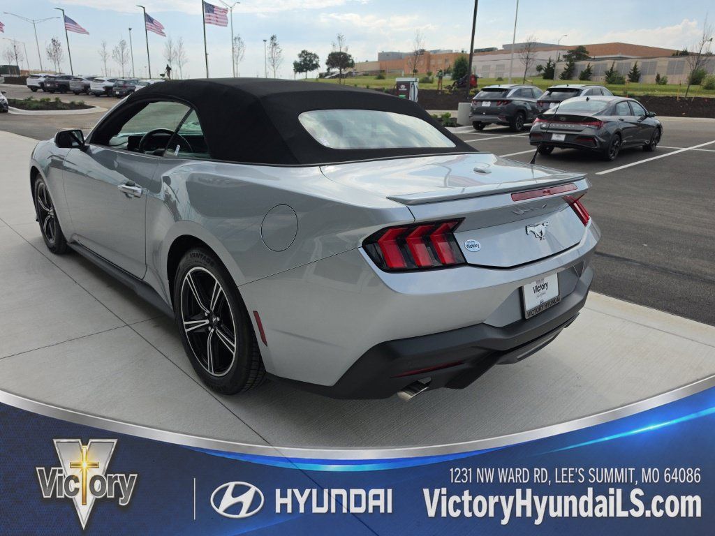 Used 2025 Ford Mustang Premium RWD image 3