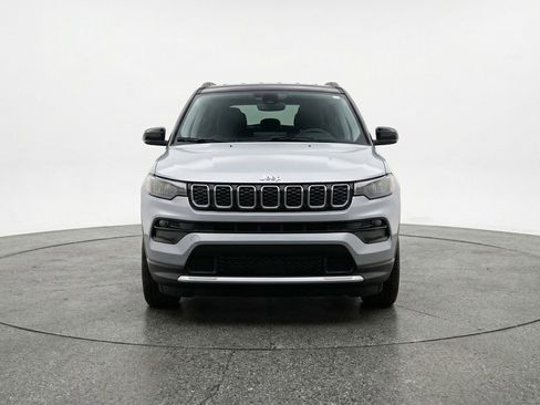 Used 2025 Jeep Compass Limited AWD/4WD image 2