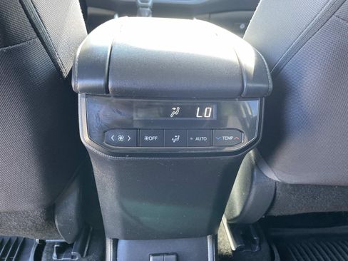 Used 2023 Toyota Highlander L FWD image 12