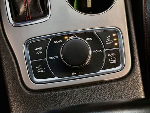 Used 2018 Jeep Grand Cherokee Trailhawk AWD/4WD image 25