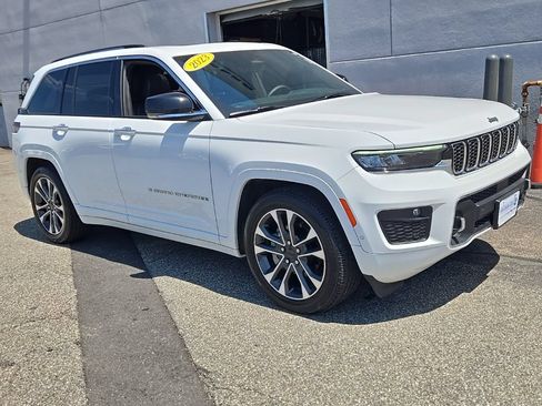 Used 2023 Jeep Grand Cherokee Overland AWD/4WD image 12