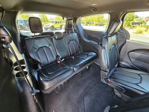 Used 2025 Chrysler Pacifica Select FWD image 30