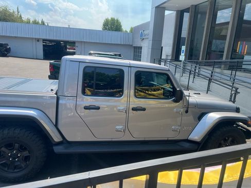 Used 2021 Jeep Gladiator Overland w/ Popular Equipment Package AWD/4WD image 2