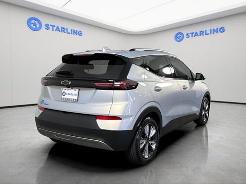 Used 2023 Chevrolet Bolt EUV LT w/ Convenience Package FWD image 8