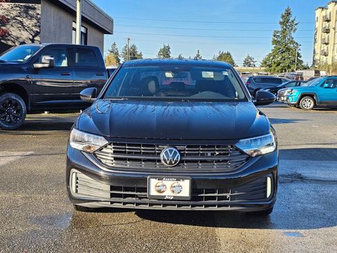 Used 2024 Volkswagen Jetta Sport image 3