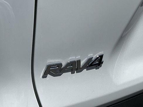 Used 2022 Toyota RAV4 LE w/ Carpet Mat Package (TMS) FWD image 32