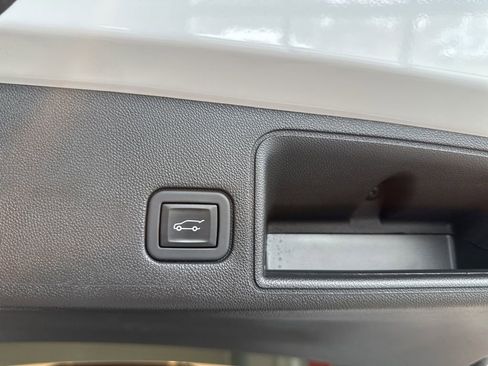 Certified 2023 GMC Terrain SLT w/ Tech Package image 12